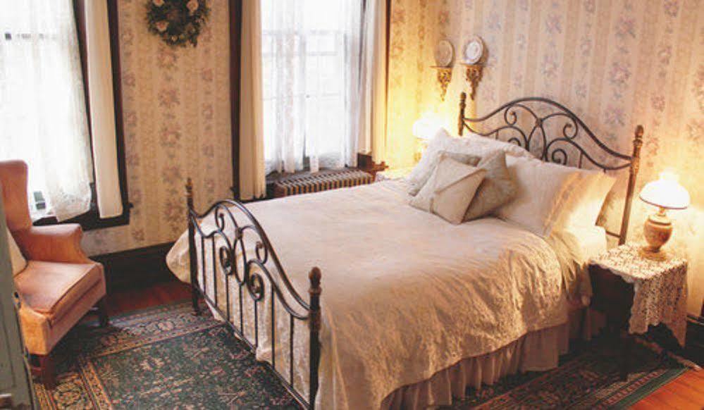 Faunbrook Bed & Breakfast (Adults Only) West Chester Exterior photo